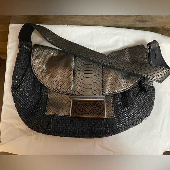 Gorgeous and unique metallic Calvin Klein shoulder bag - Picture 2 of 5